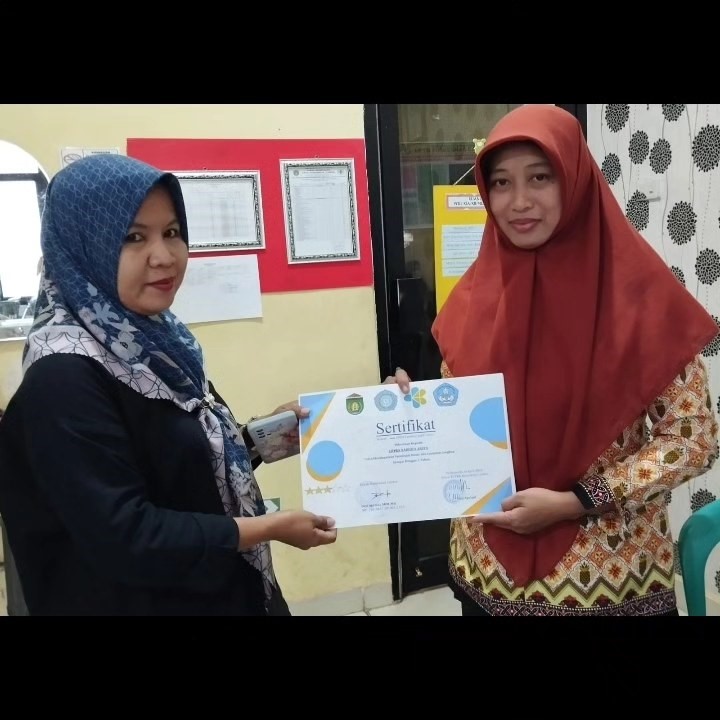 Penyerahan Sertifikat Balita Sehat (SBS) - (Ada 1 foto)